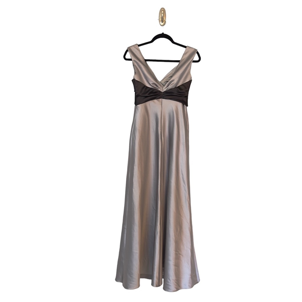 WATTERS & WATTERS DRESS SIZE 4 FORMAL WEAR GENTLY USED - Picture 3 of 9
